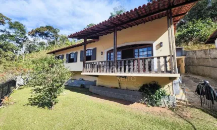 Casa com 4 dormitórios à venda, 144 m² por R$ 740.000,00 - Quinta da Barra - Teresópolis/RJ