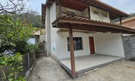 Casa com 3 dormitórios para alugar, 130 m² por r$ 2.180,00/mês - vale feliz - teresópolis/rj