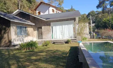 Excelente casa com 3 dormitórios à venda, 195 m² por r$ 850.000 - albuquerque - teresópolis/rj