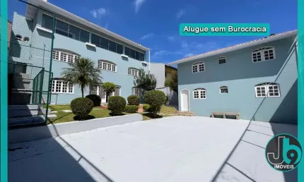 Casa Comercial ou Residencial para Alugar ou Vender no Ahú com 5 quartos, 2 suítes, lareira, churrasqueira e Edícula com 700m por R13.500/mês