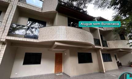 Sobrado para Alugar na Cidade Industrial com 3 quartos, 1 suíte, 3 vagas de garagem, ático com lareira e churrasqueira com 154m² por R$ 3.750,00/mês