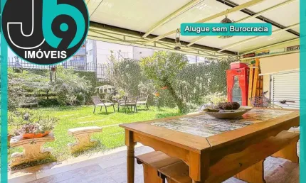 Casa para alugar 262m² no Agua Verde Mobiliada 5 quartos, 1 suíte, 4 vagas, jardim exuberante