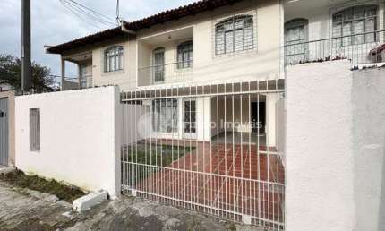 Casa com 3 quartos para alugar na Rua Augusto Zibarth, 992, Uberaba, Curitiba