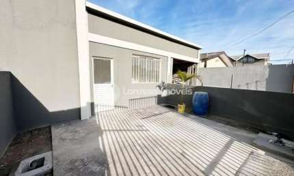 Casa com 2 quartos para alugar na Rua Professora Antonia Reginato Viana, 560, Capão da Imbuia, Curitiba