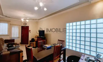 Casa à venda com três dormitórios, sendo uma suíte na Vila Furlan em Indaiatuba.