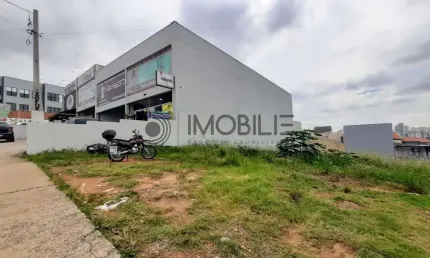 Terreno comercial com 660,04 m² na Av Manoel Ruz Peres, Jardim Colonial em Indaiatuba.