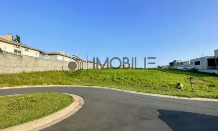 Terreno com metragem de 677,71 m² no condomínio parque villa dos pinheiros em indaiatuba.