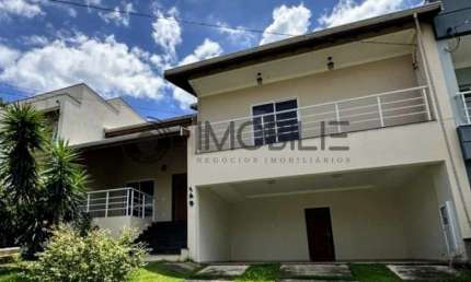 Casa (sobrado) com 3 suítes no condomínio Portal de Itaíci em Indaiatuba.
