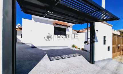 Casa térrea com 3 dormitórios (1 suíte) na região central da cidade de Indaiatuba.
