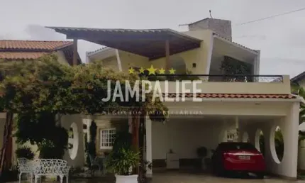 Linda casa com porteira fechada em condomínio no Altiplano Cabo Branco