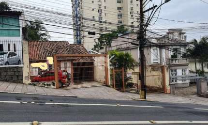 Casa comercial à venda na Rua Ramiro Barcelos, 823, Floresta, Porto Alegre por R$ 2.600.000