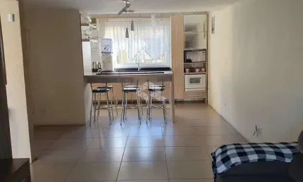 Casa com 2 quartos à venda na Rua Diogo Álvares Correia, 61, Santa Rosa de Lima, Porto Alegre por R$ 460.000