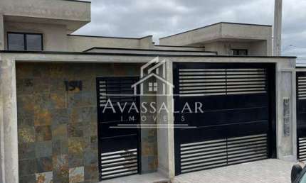 Linda Casa com 3 Quartos e Piscina em Localização Privilegiada