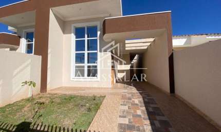 Casa á venda com 3 quartos sendo um com suíte e uma espaçosa Edícula com churrasqueira
