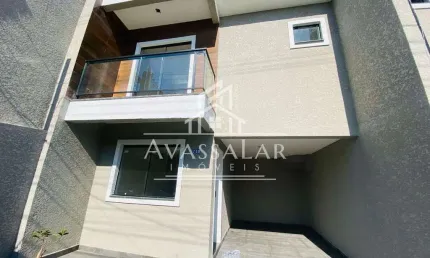 Sobrado com 3 quartos, e suíte no bairro Sitio Cercado, Curitiba - PR