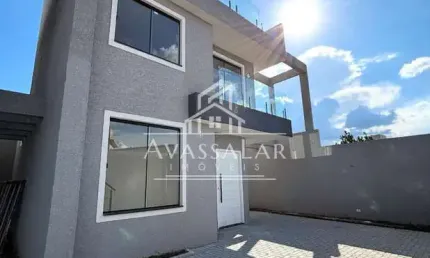 Sobrado com 3 dormitórios e terraço a venda, no bairro Pinheirinho, Curitiba -PR