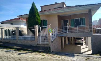 Aconchegante imóvel localizado no Centro de Santo Amaro da Imperatriz.