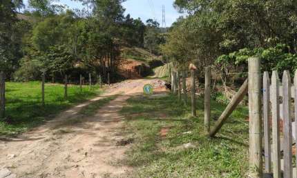 Imóvel localizado no bairro colônia santana em são josé para quem busca sossego