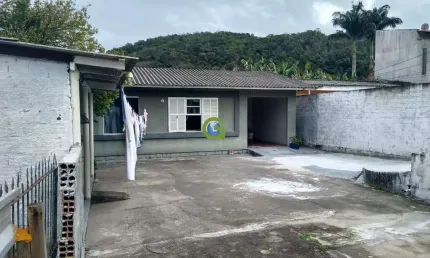 Casa com 3 quartos à venda na Rua Valmir Gualberto de Oliveira, 201, Forquilhinhas, São José