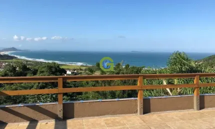 Excelente oportunidade de adquirir uma casa na encantadora Praia da Gamboa, em G