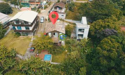 Linda e aconchegante casa rústica à venda na Praia da Gamboa, em Garopaba.
