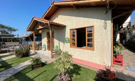 Excelente casa à venda na Praia da Gamboa, em Garopaba.