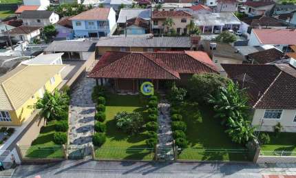 Casa a venda no bairro Fazenda Santo Antônio em São José.