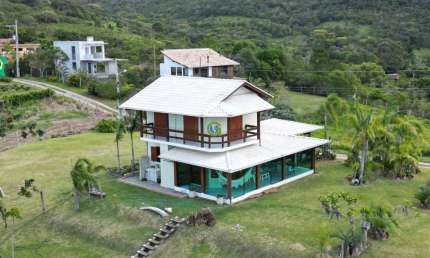 Excelente casa à venda em Areias de Macacú, em Garopaba.