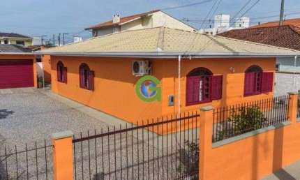 Casa à venda no Aririú, em Palhoça com 90 m² de área privativa, 4 dormitórios, 1