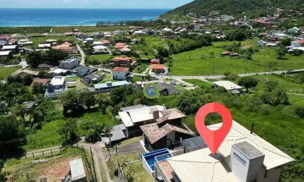 Excelente casa semi-mobiliada à venda na Praia da Gamboa, em Garopaba.