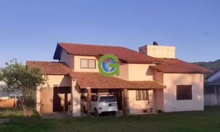 Casa à venda no bairro Vila Nova em Imbituba com 130 m² de área privativa, 3 dor