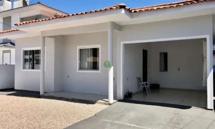 Casa à venda no bairro Nova Palhoça, em Palhoça 150 m² de área privativa.