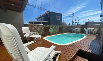 Casa de Esquina com Piscina e Edícula na Passagem do Maciambu, Palhoça