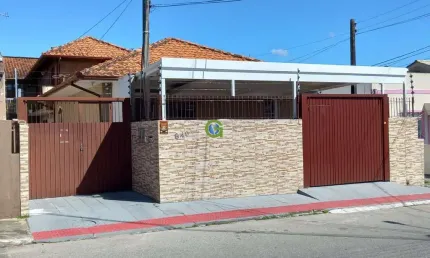 Casa com 310 m² a venda em Forquilhinhas, São José!