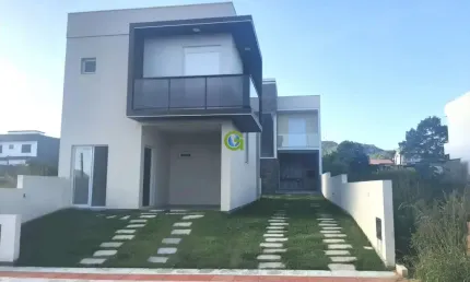 Ótimo Sobrado à venda, no Lot. Parques Garopaba, bairro Ambrósio, em Garopaba.