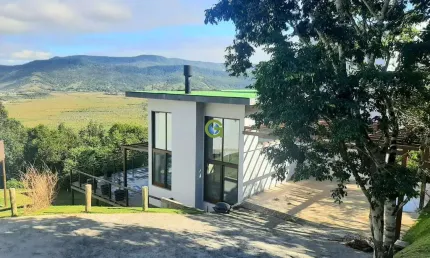 Magnífica Casa Alto Padrão em Condomínio Fechado na Praia da Silveira, em Garopa