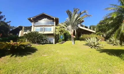 Magnífica Casa Alto Padrão na Praia da Silveira, em Garopaba.