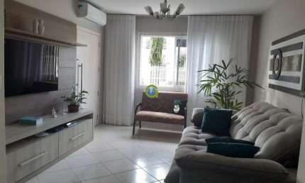 Casa a venda no bairro Ponte do Imaruim em Palhoça, com 215 m² de área privativa