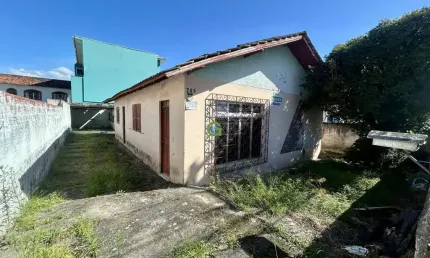 Casa a venda no bairro Fazenda Santo Antônio em São José. Com 95 m² de área priv