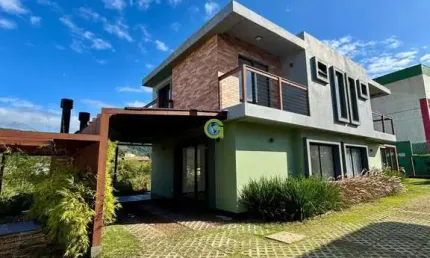 Excelentes Sobrados em Condomínio no bairro Ambrosio em Garopaba!