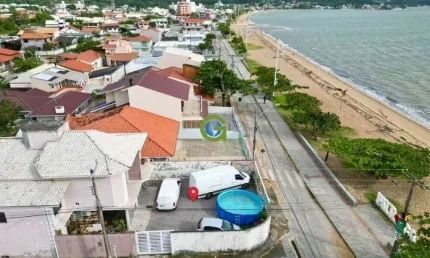 Casa à venda na Praia de Fora Palhoça com vista mar.
