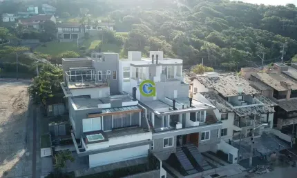 Linda Casa de Alto Padrão no Bairro Morrinho, Garopaba - SC