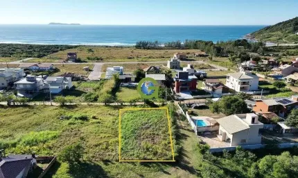 Terreno na Praia da Gamboa - 744m² com Vista para o Mar