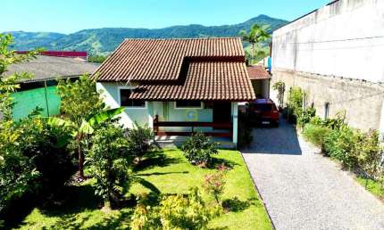 Casa à venda no Centro de Paulo Lopes com 2 dormitórios