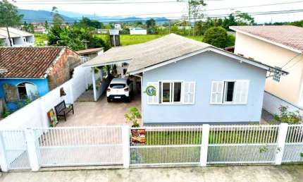 Casa ampla com edícula e 3 vagas no bairro Nova Belém – Paulo Lopes
