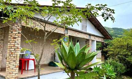 Casa com 3 Aptos de 1 Dormitório em Terreno Amplo – Paulo Lopes