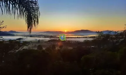 Casa exclusiva no morro com vista panorâmica de garopaba – 2.000m² de terreno