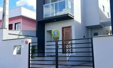 Sobrado em Potecas, São José - Excelente oportunidade de adquirir a casa dos seu
