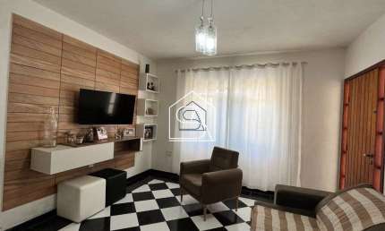Casa 03 dormitórios com ampla área externa no Bairro Serraria