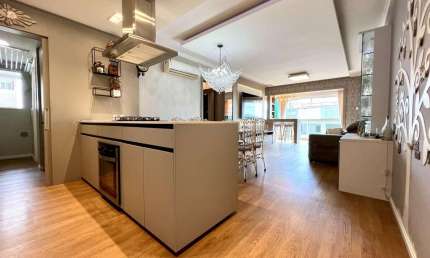 Apartamento com 3 dormitórios sendo 1 suíte com 2 vagas de garagem no Novo Estreito em Florianópolis -SC